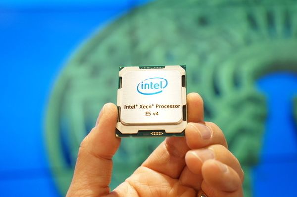 Intel ra mắt CPU 22 lõi.