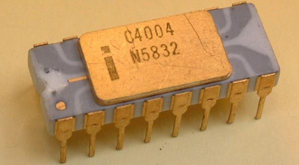 Bộ vi xử lý 4004 đầu tiên của nhà Intel.